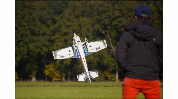 1 02114 multiplex extra330 lx 16